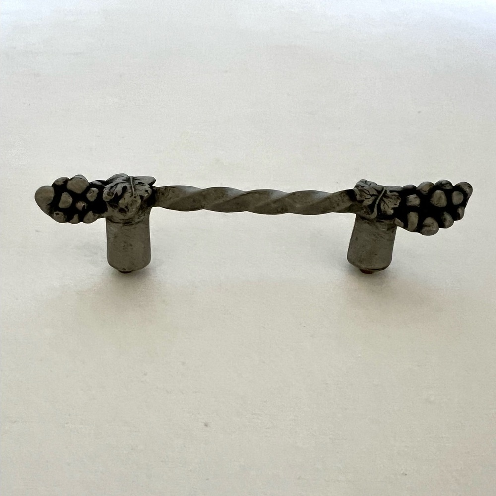 Cabinet drawer pull handle - grape theme - Picture 2 of 5